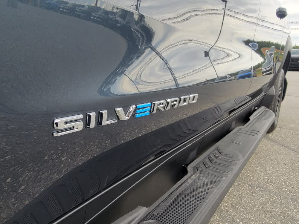 Thumbnail: 2025 Chevrolet Silverado EV - 23