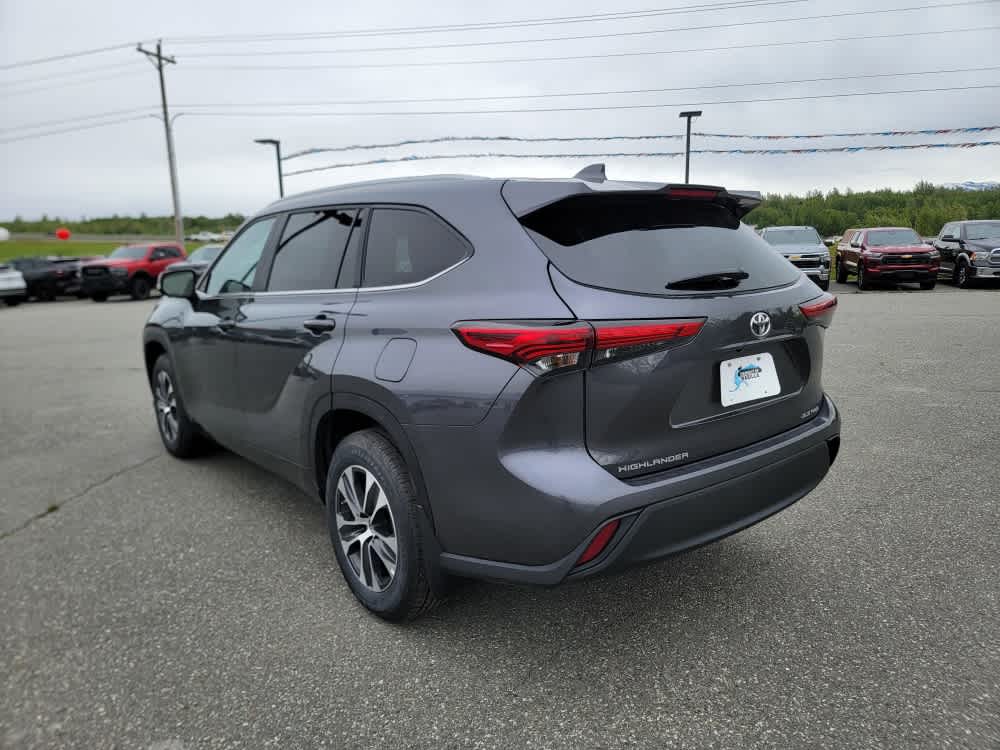 Thumbnail: 2023 Toyota Highlander - 3
