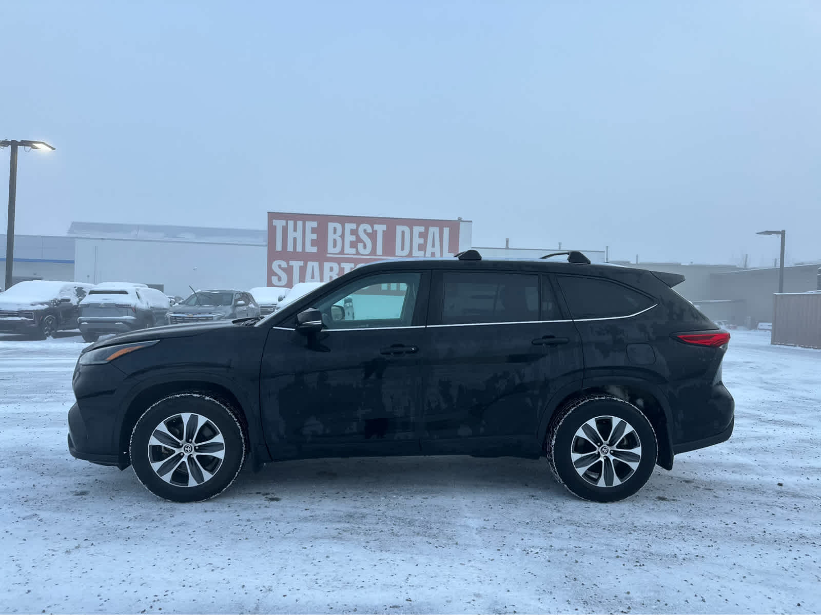 2021 Toyota Highlander XLE photo 3