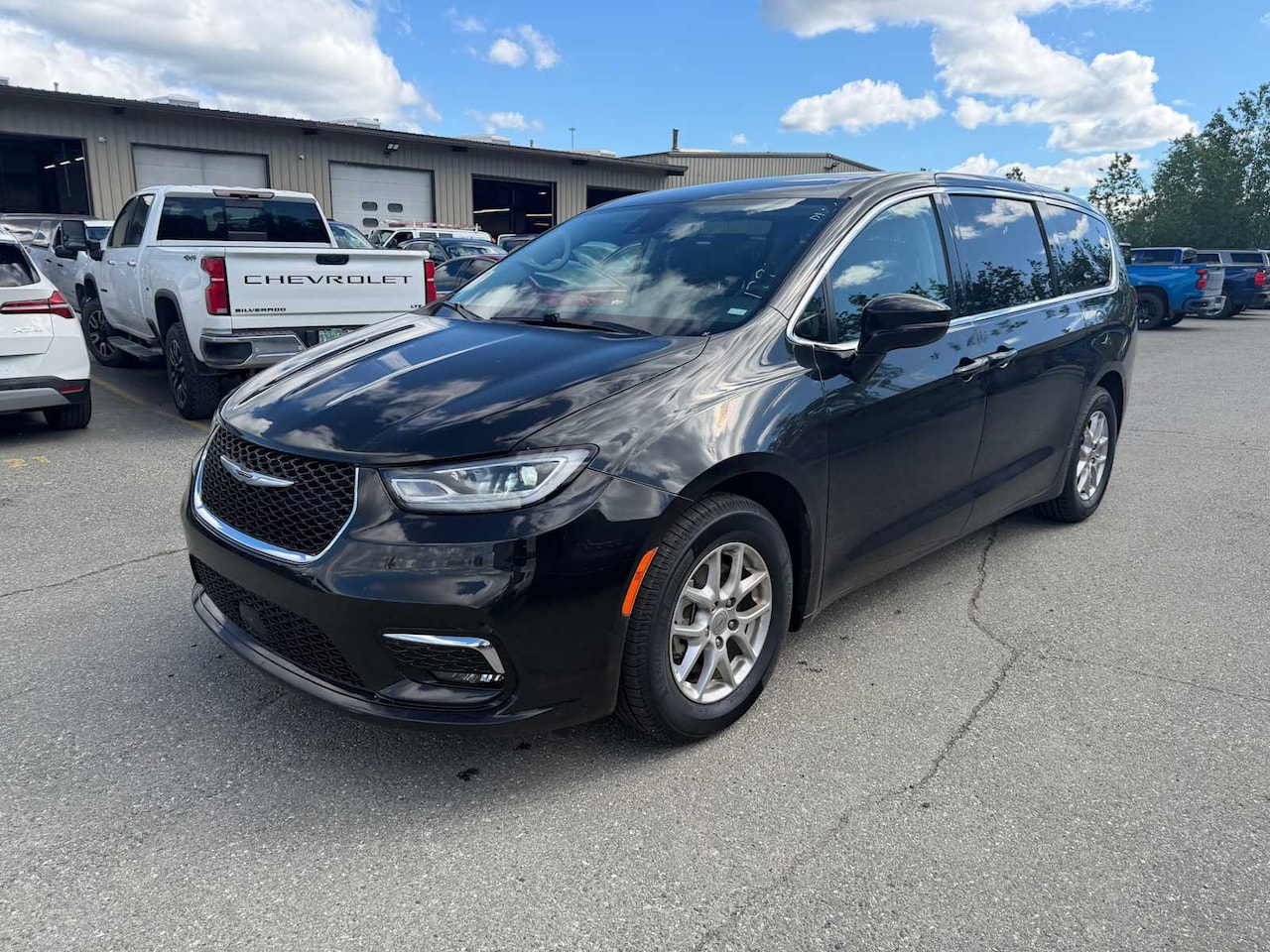 2024 Chrysler Pacifica Touring L - Image 3