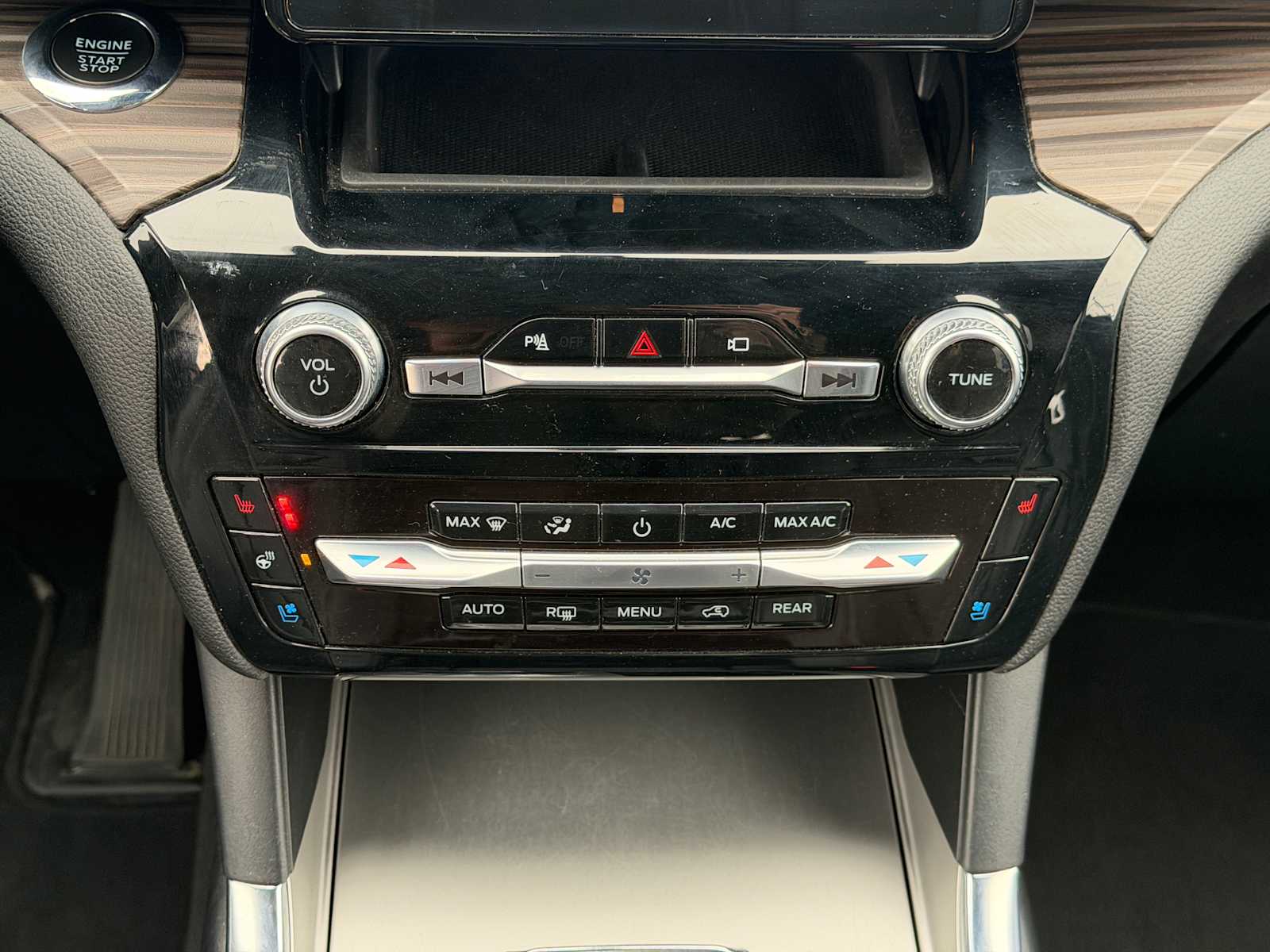 Thumbnail: 2022 Ford Explorer - 20