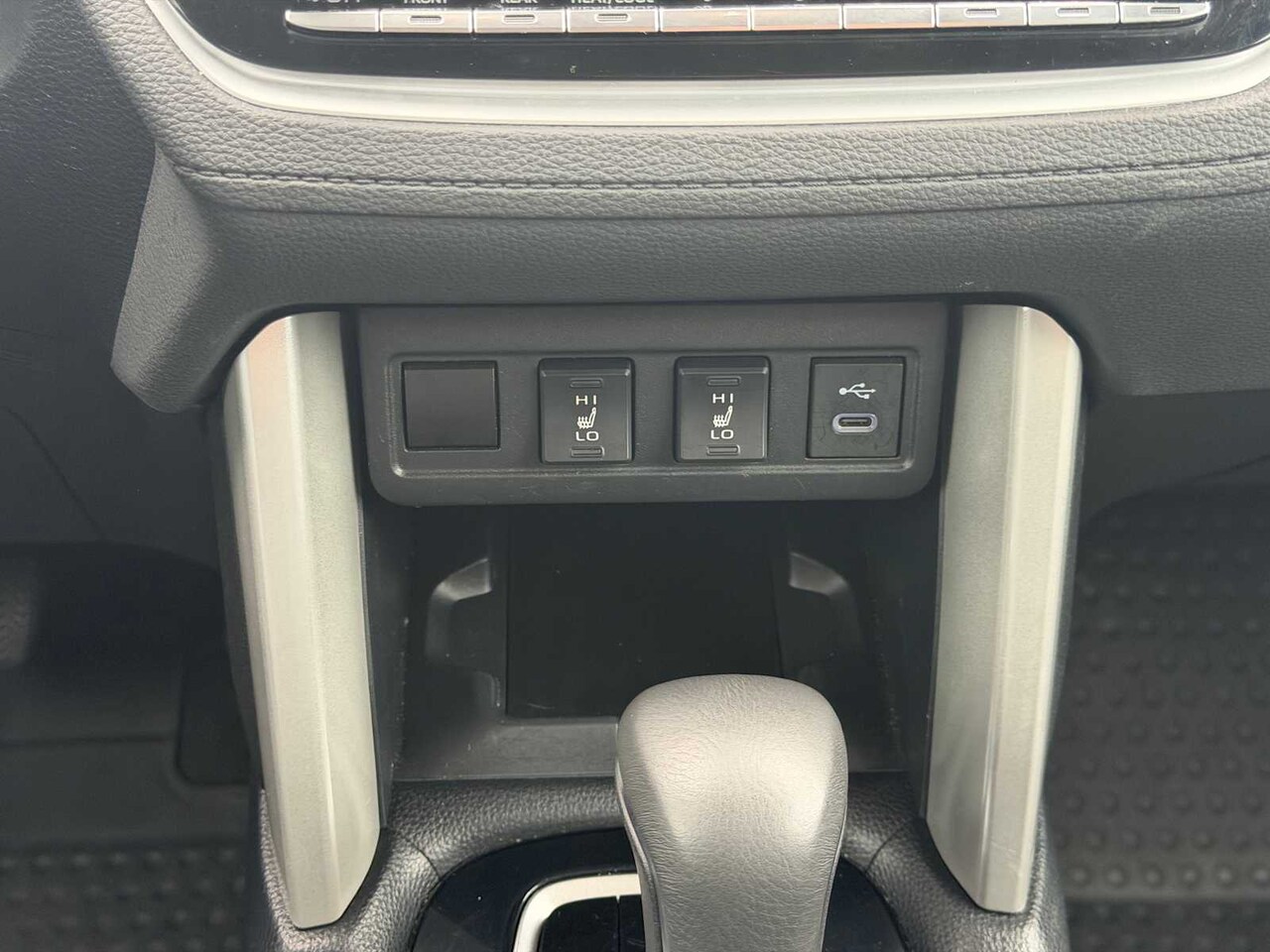 2024 Toyota Corolla Cross XLE - Image 21