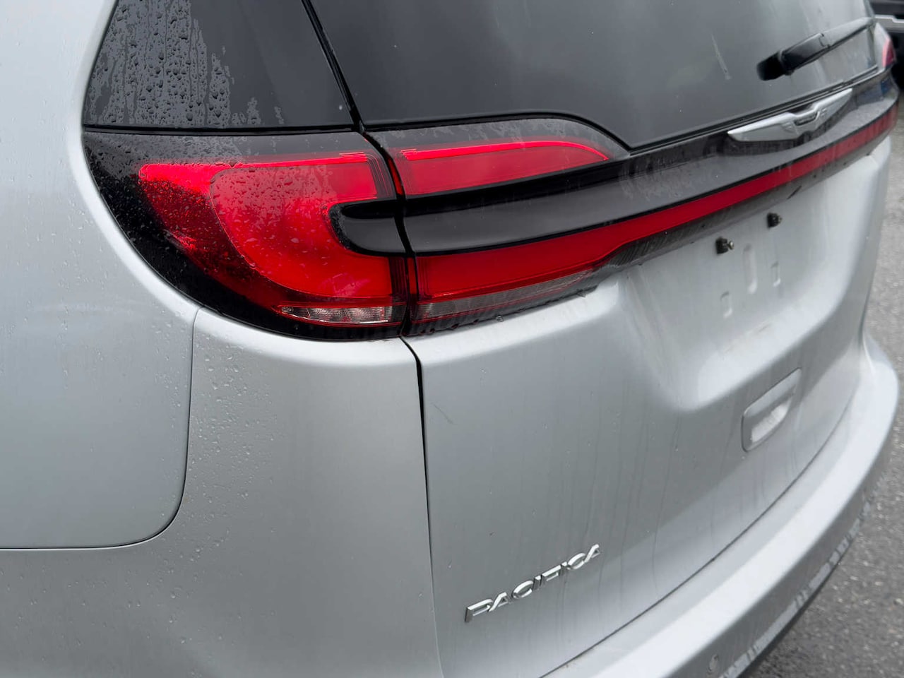 2024 Chrysler Pacifica Touring L - Image 10