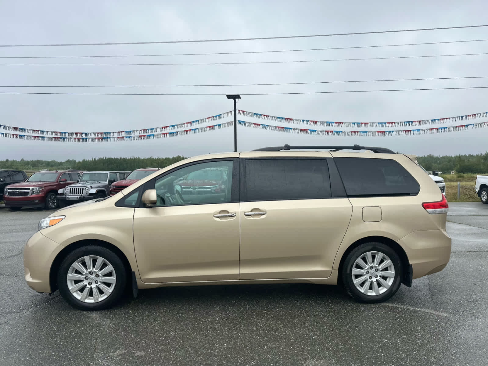 Thumbnail: 2012 Toyota Sienna - 4