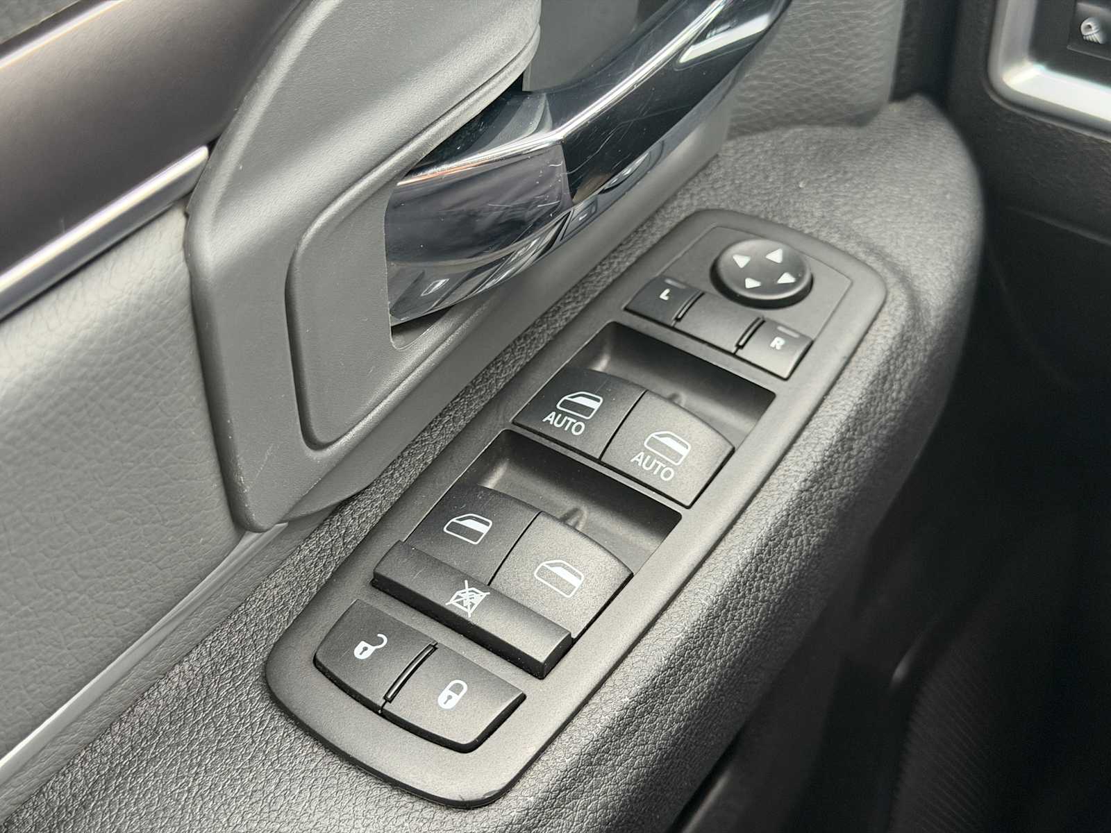 2024 RAM Ram 1500 Classic SLT - Photo 7