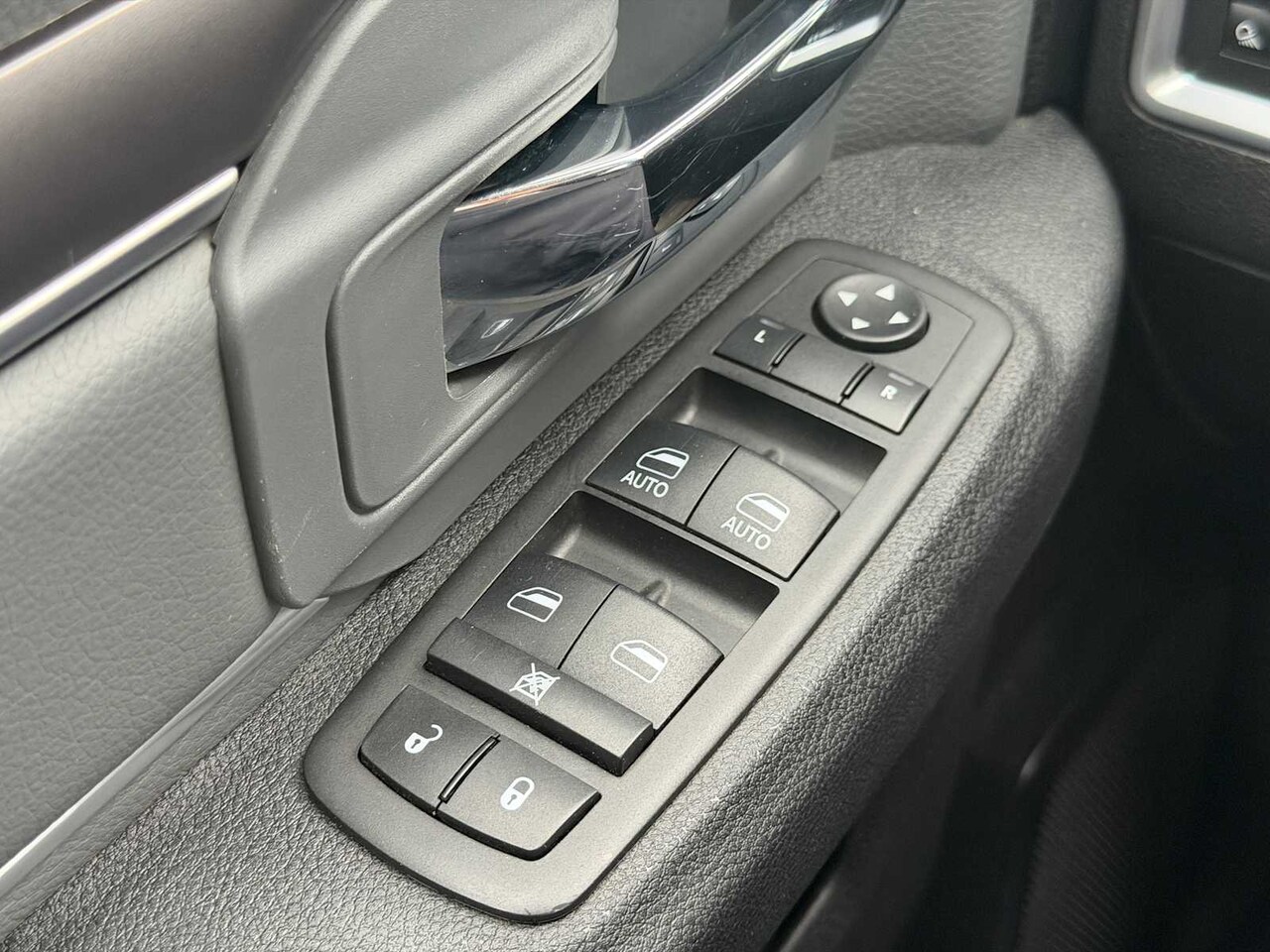 2024 Ram 1500 Classic SLT - Image 7