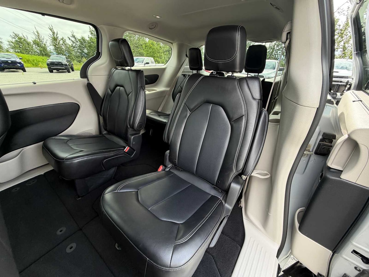 2024 Chrysler Pacifica Touring L - Image 28