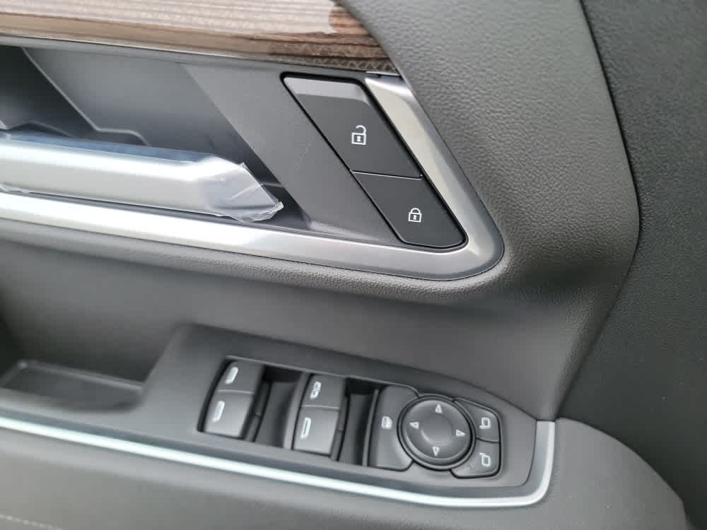 Thumbnail: 2026 Chevrolet Silverado 3500 - 10