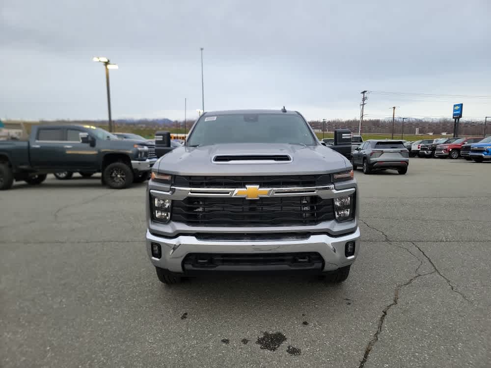 Thumbnail: 2026 Chevrolet Silverado 3500 - 8