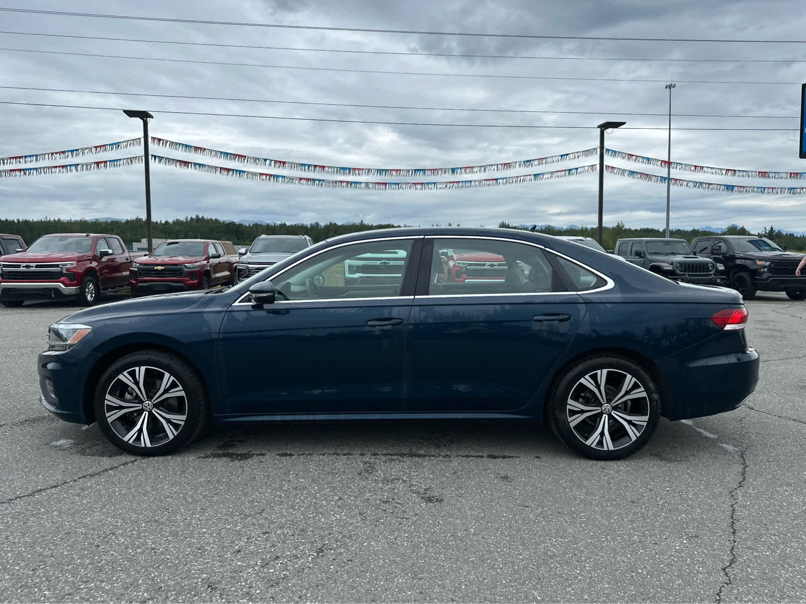 Thumbnail: 2022 Volkswagen Passat - 4