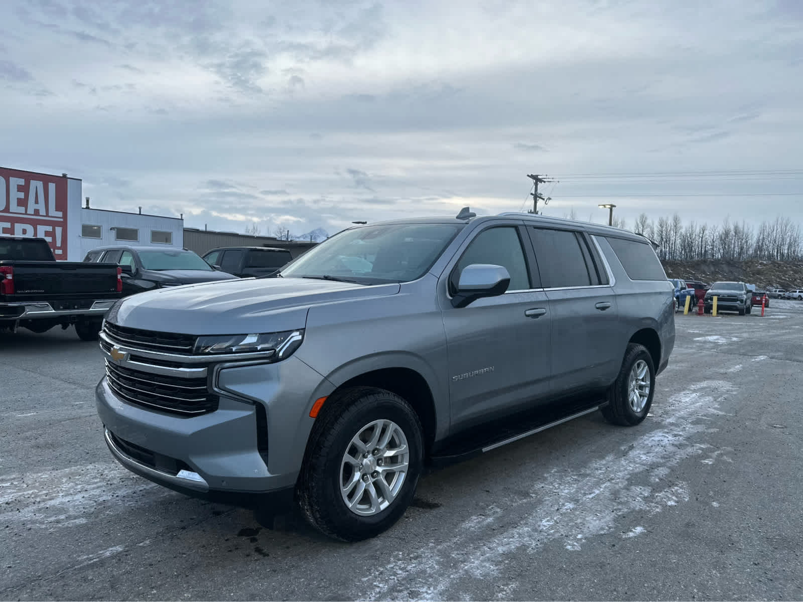 2023 Chevrolet Suburban LT's photo