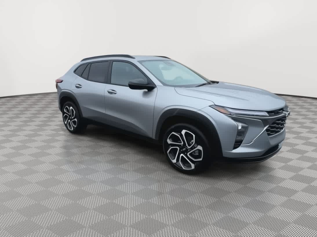 Thumbnail: 2025 Chevrolet Trax - 4