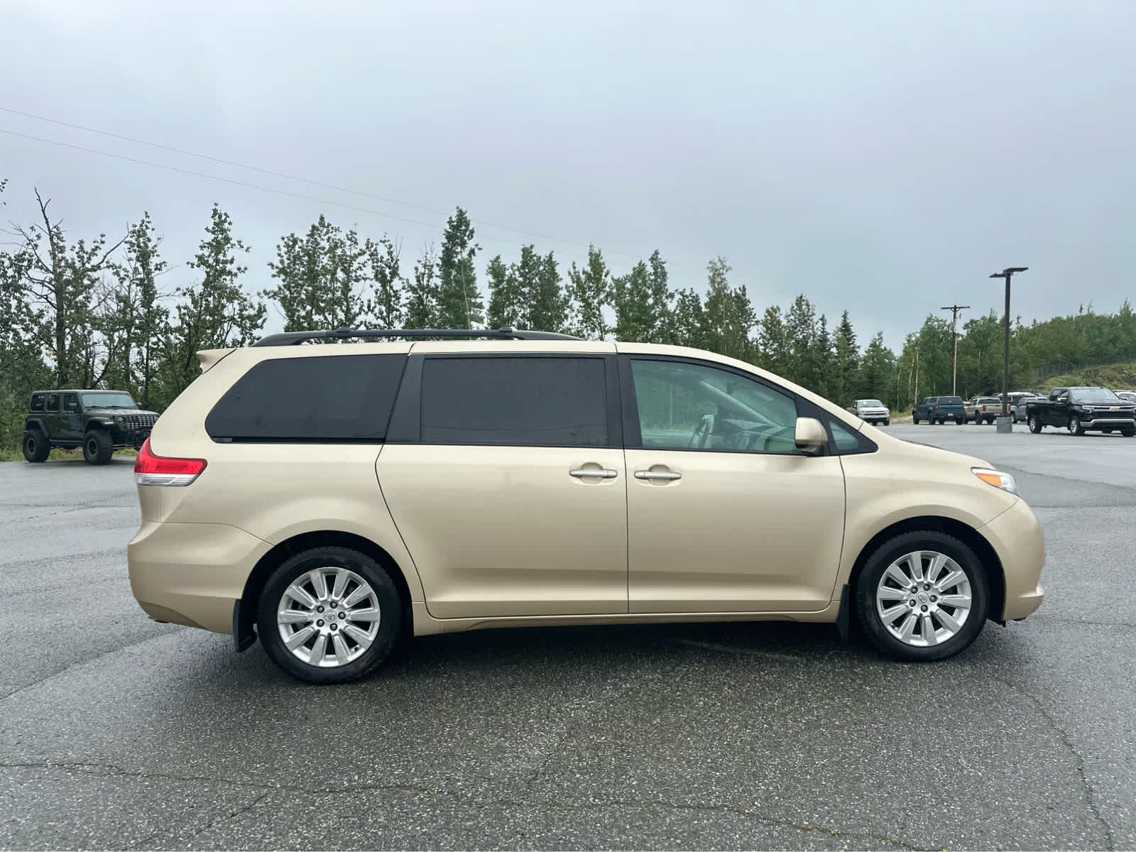 Thumbnail: 2012 Toyota Sienna - 8