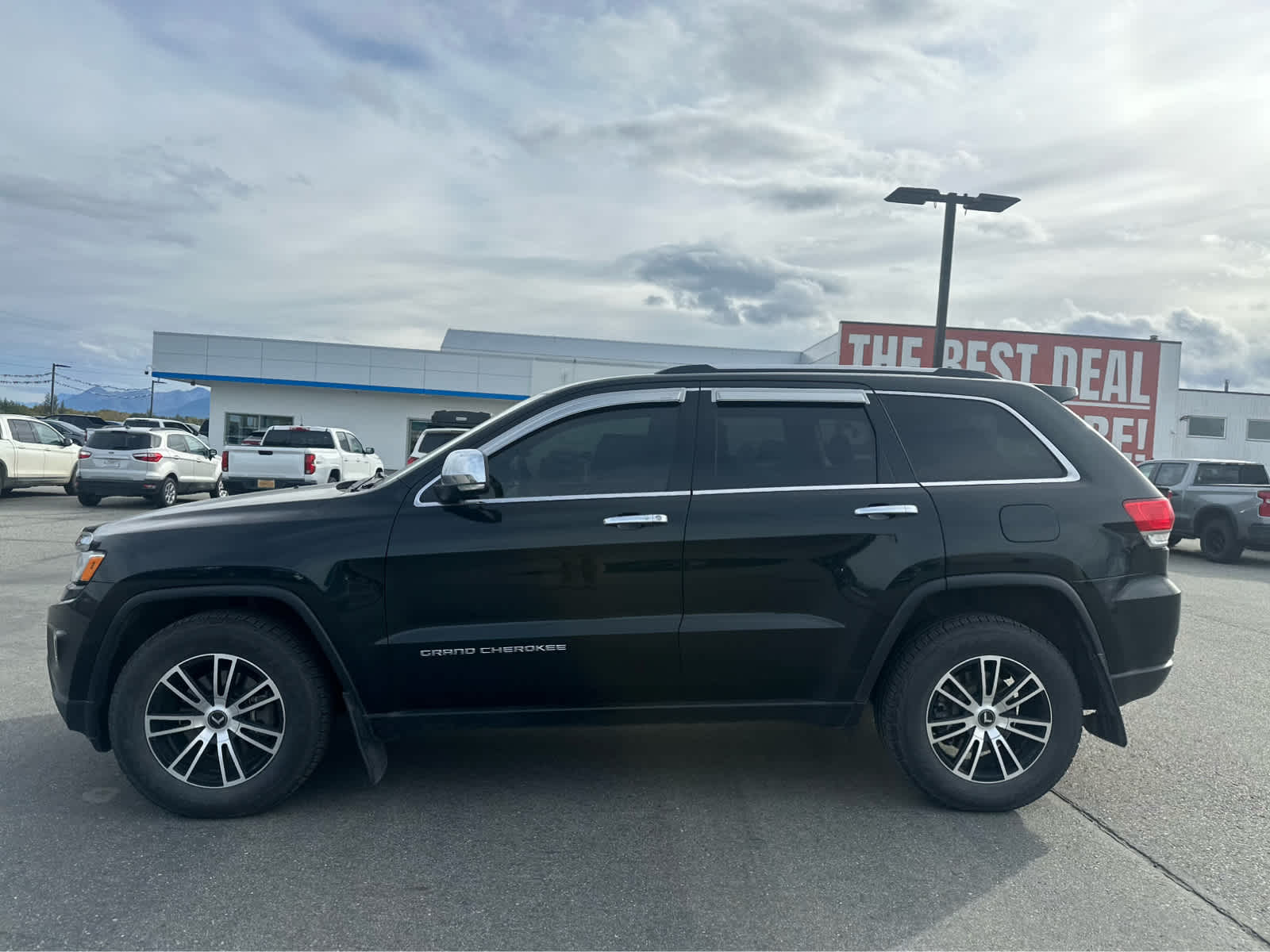 Thumbnail: 2015 Jeep Grand Cherokee - 4