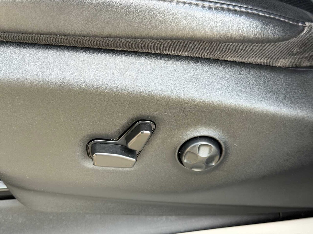 2023 Chrysler Pacifica Touring L - Image 5