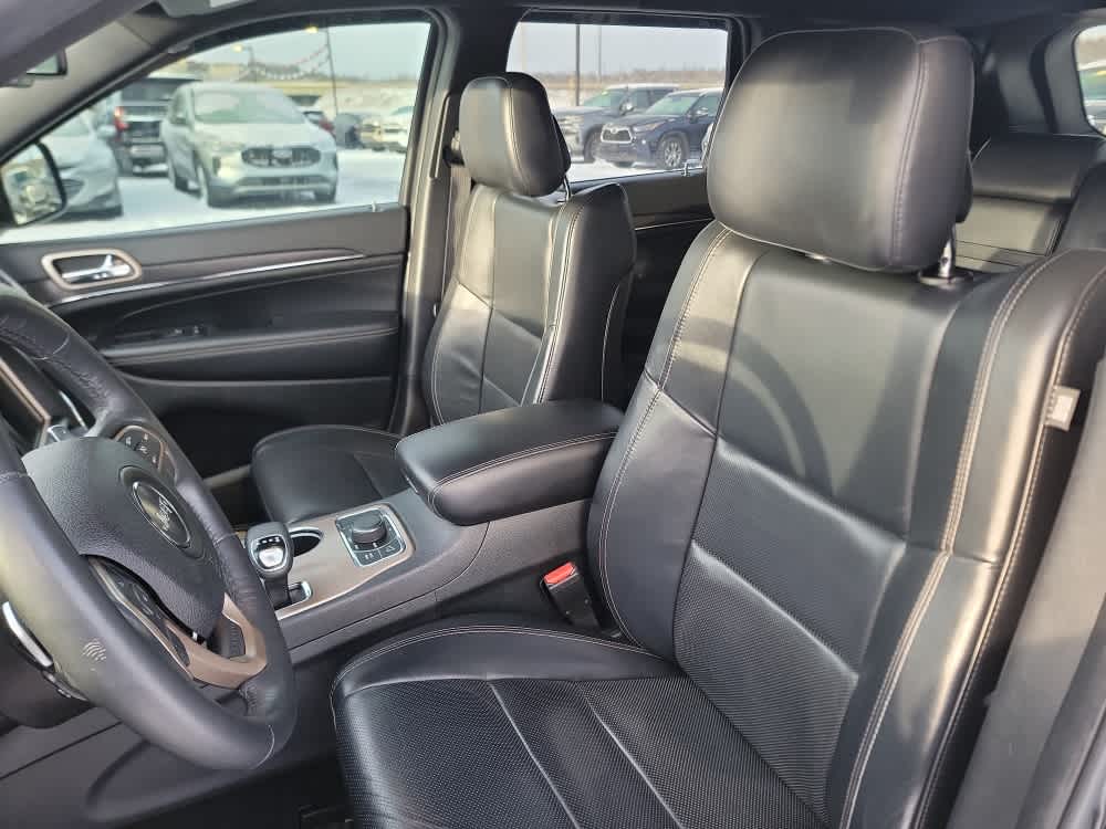 Thumbnail: 2015 Jeep Grand Cherokee - 12