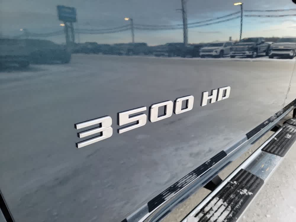 Thumbnail: 2026 Chevrolet Silverado 3500 - 23