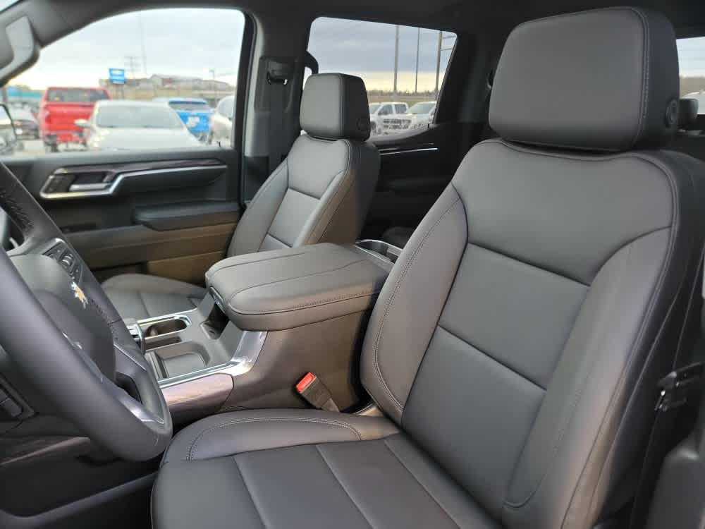 Thumbnail: 2026 Chevrolet Silverado 1500 - 12