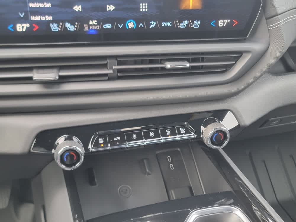 Thumbnail: 2025 Chevrolet Silverado EV - 16