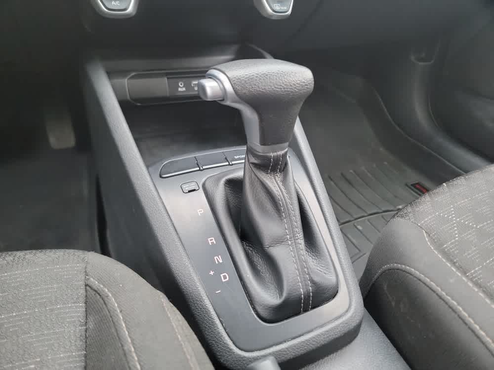 Thumbnail: 2020 Kia Rio - 17