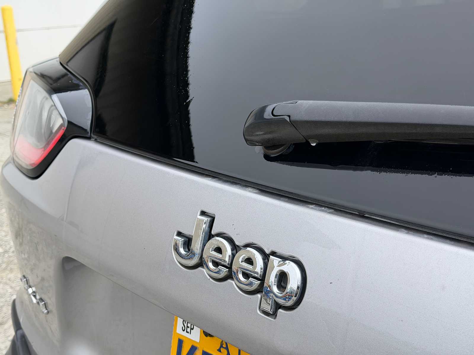 Thumbnail: 2019 Jeep Cherokee - 21