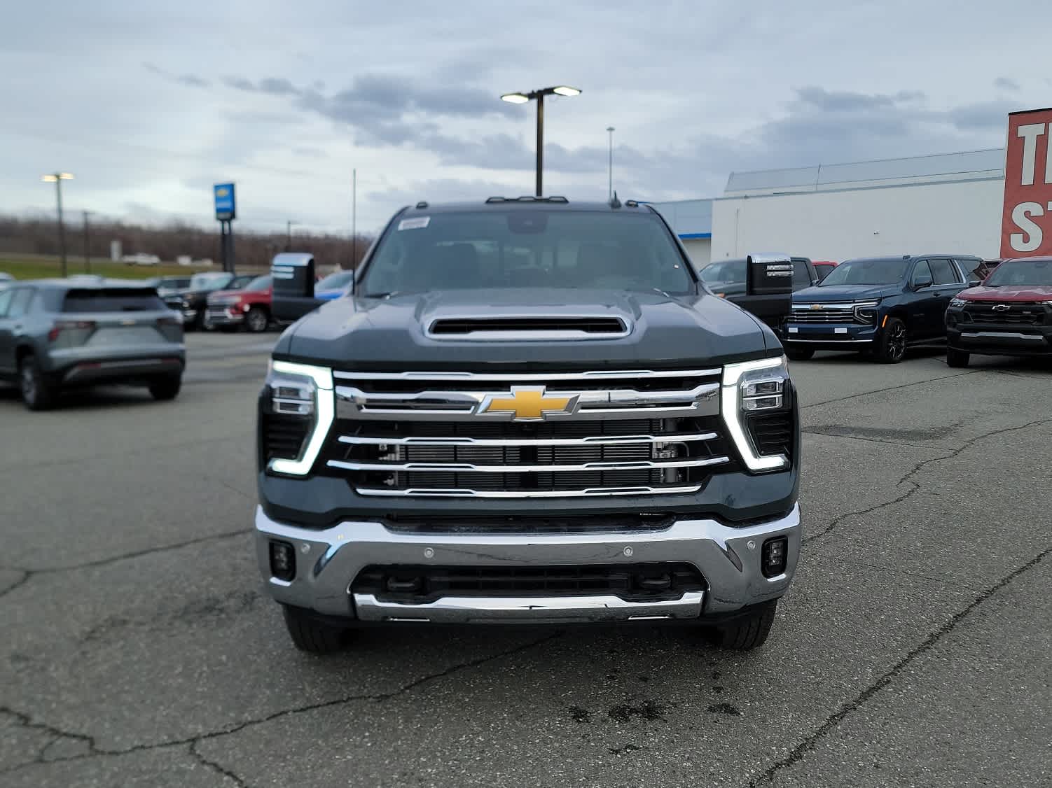 Thumbnail: 2026 Chevrolet Silverado 3500 - 8