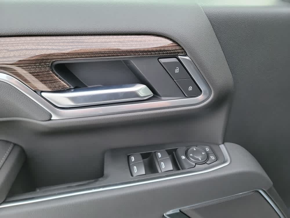 Thumbnail: 2026 Chevrolet Silverado 3500 - 10