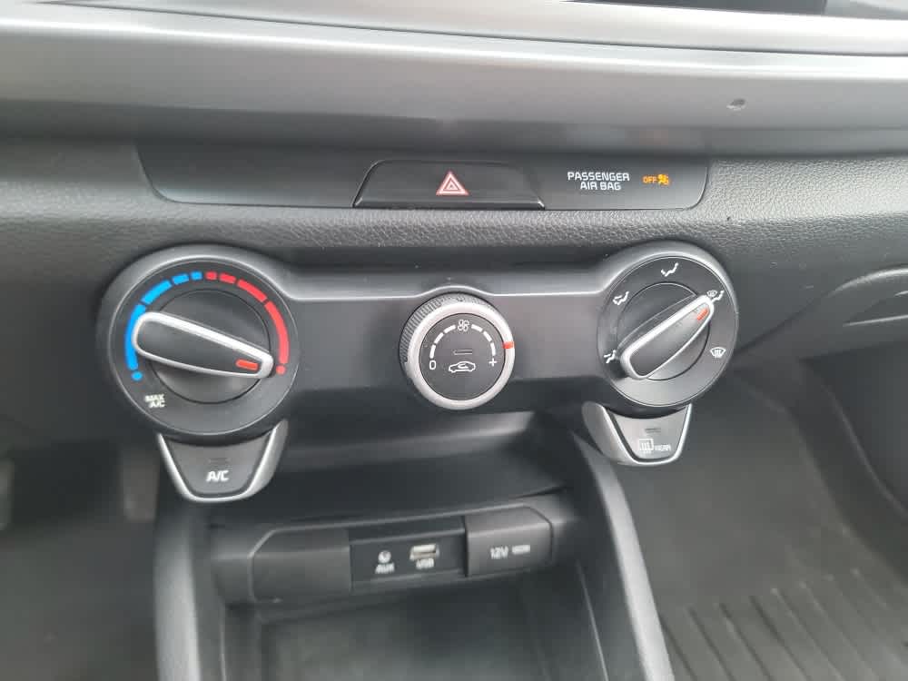 Thumbnail: 2020 Kia Rio - 16