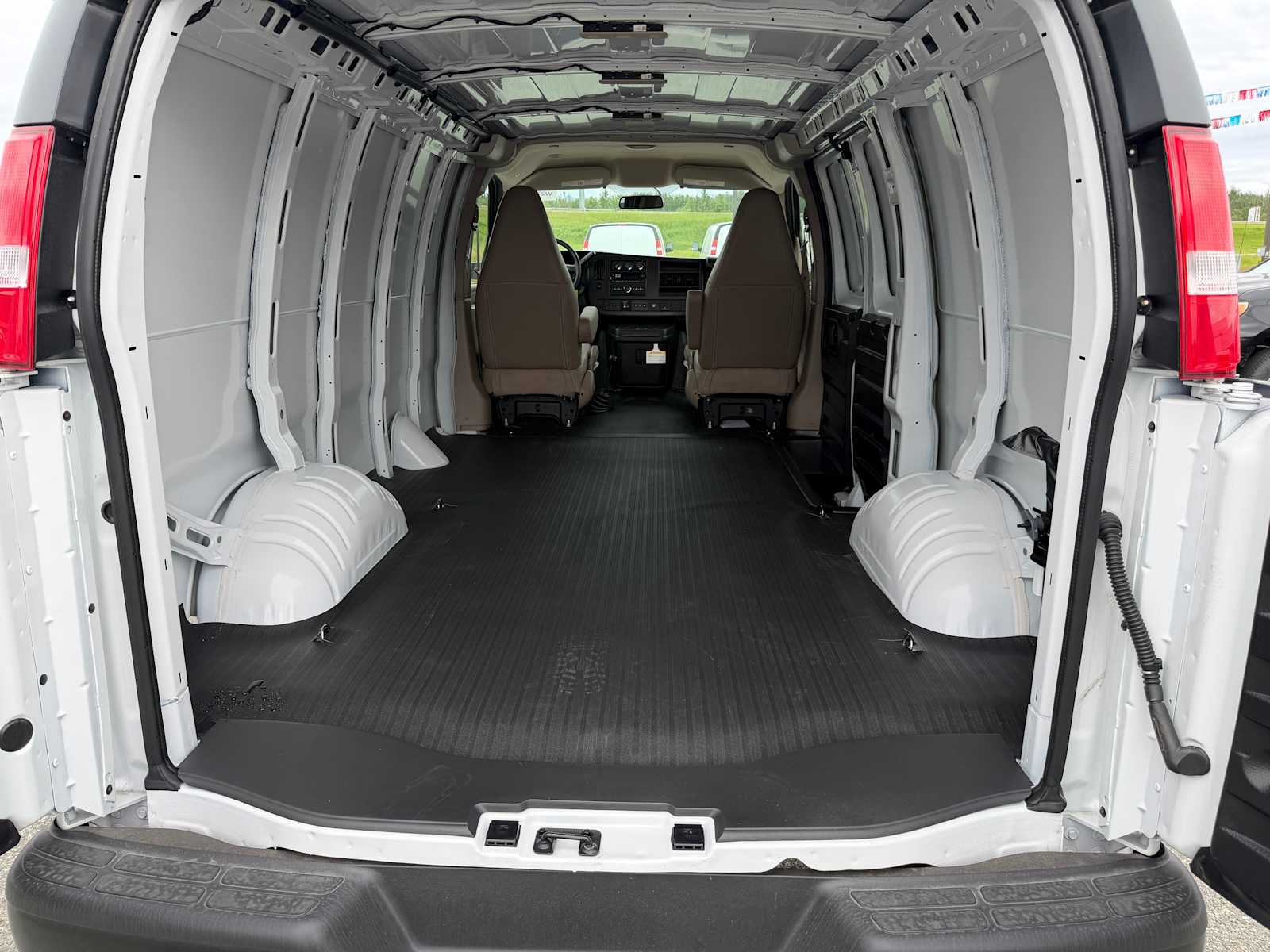 2025 Chevrolet Express Cargo Work Van - Photo 16