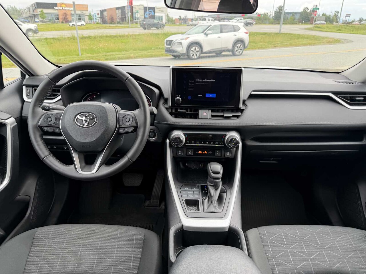 2024 Toyota RAV4 XLE - Image 21