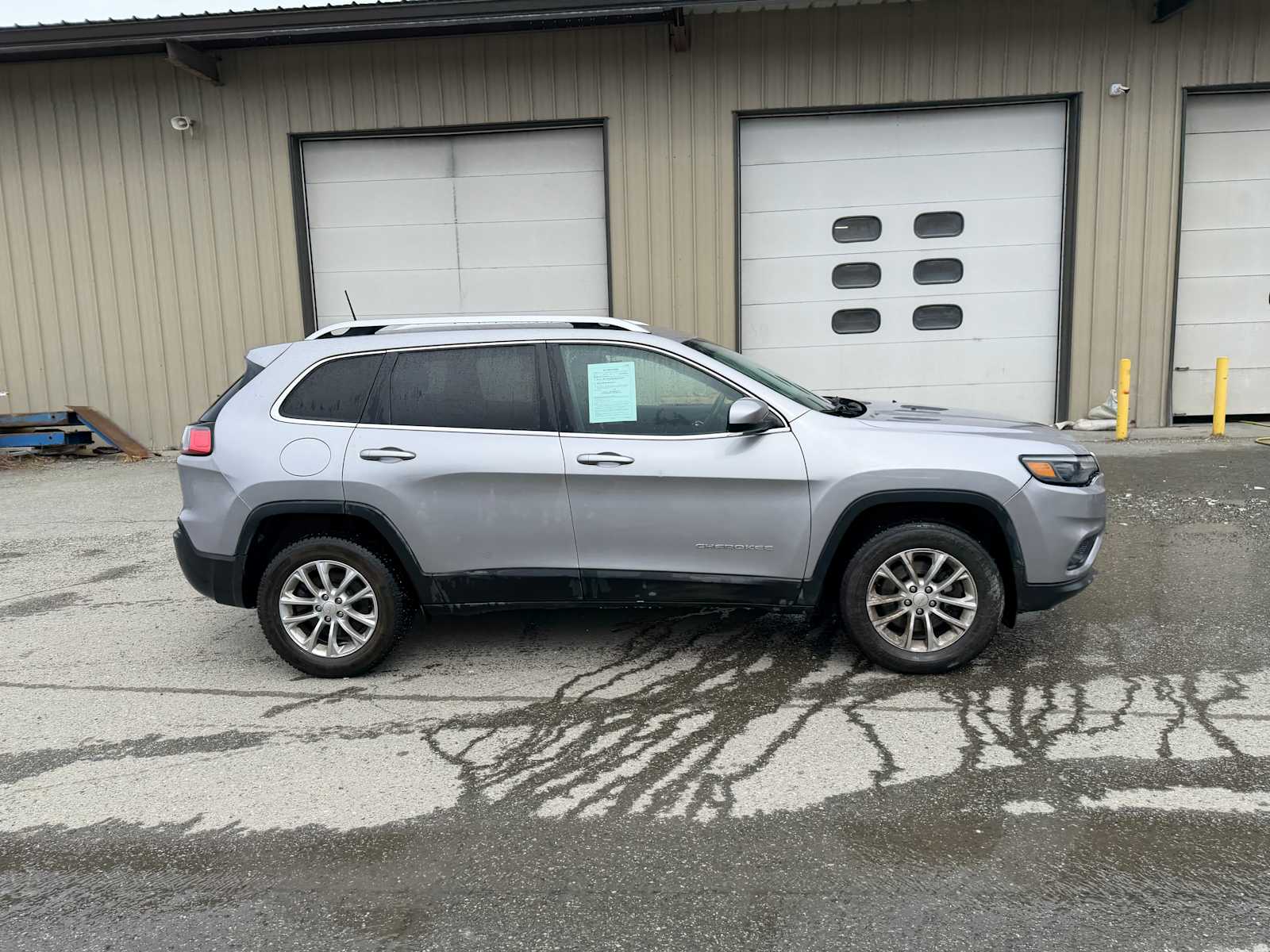 Thumbnail: 2019 Jeep Cherokee - 6