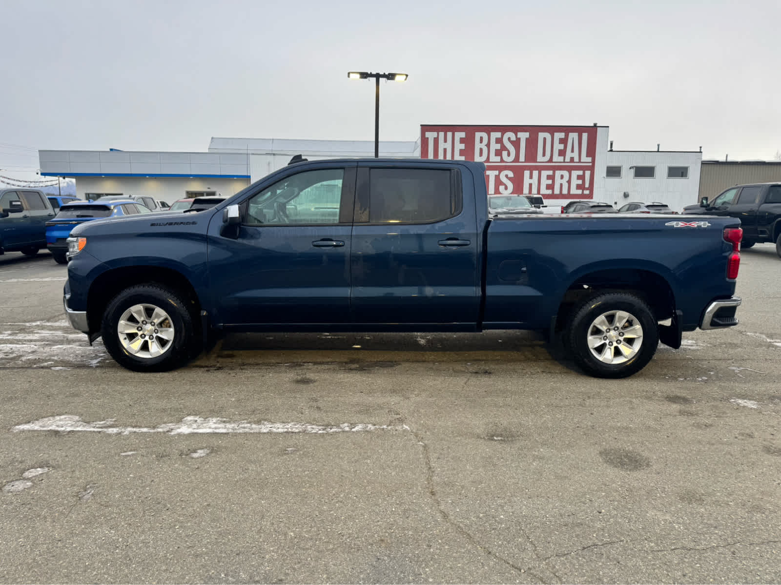 2023 Chevrolet Silverado 1500 LT photo 2