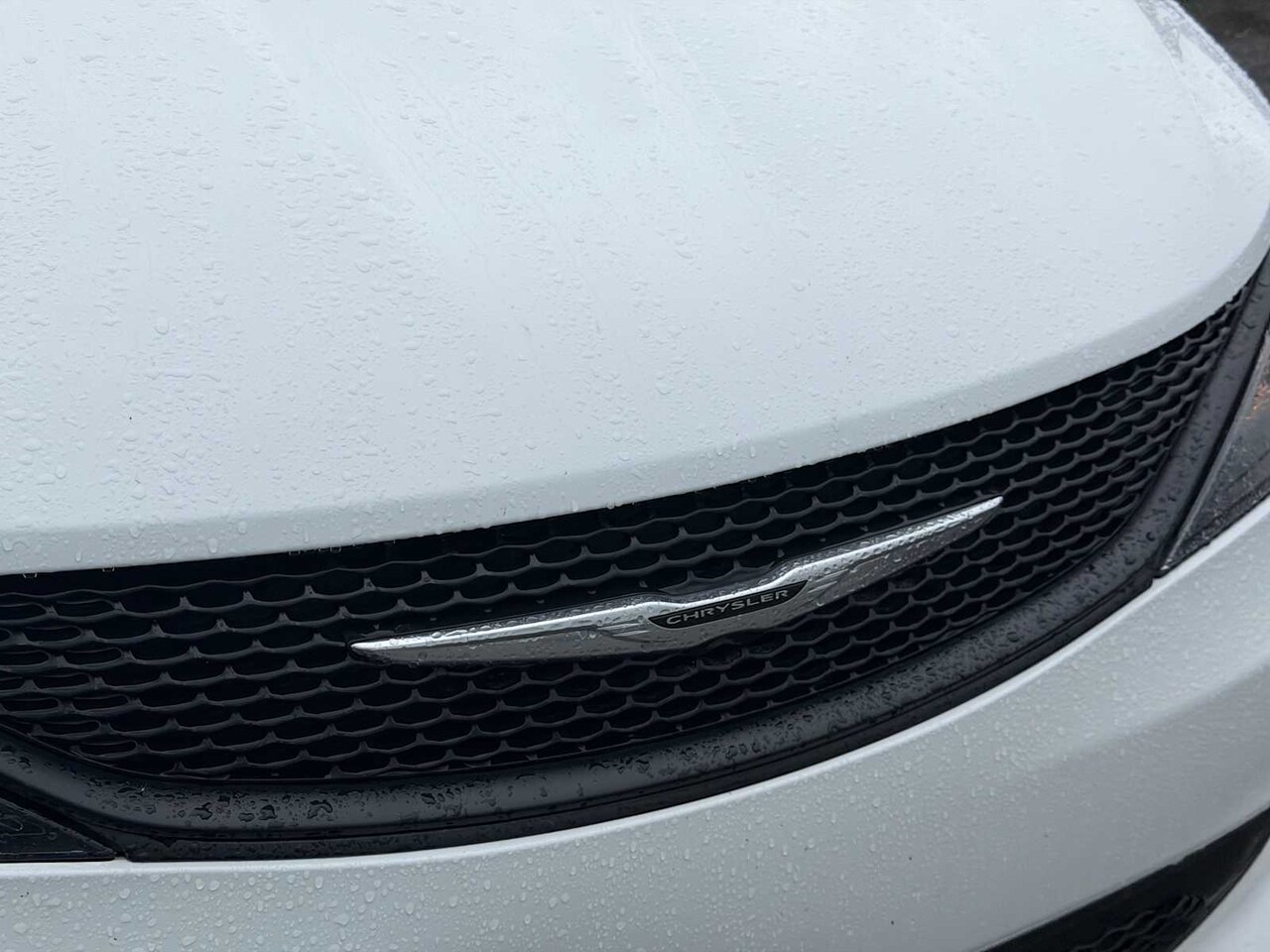 2025 Chrysler Pacifica Limited - Image 15