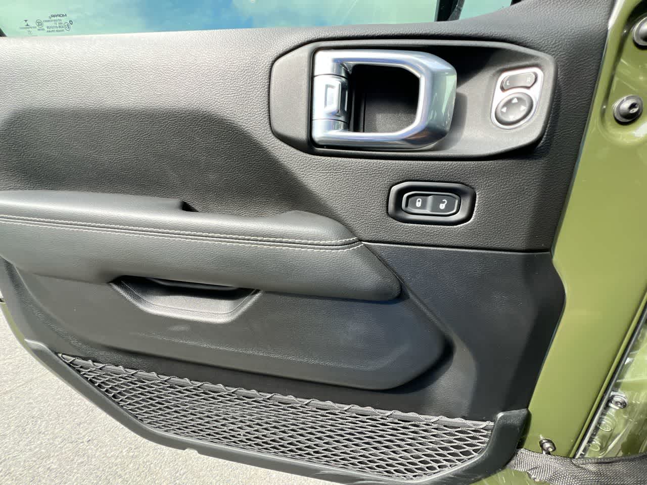 Thumbnail: 2021 Jeep Gladiator - 13