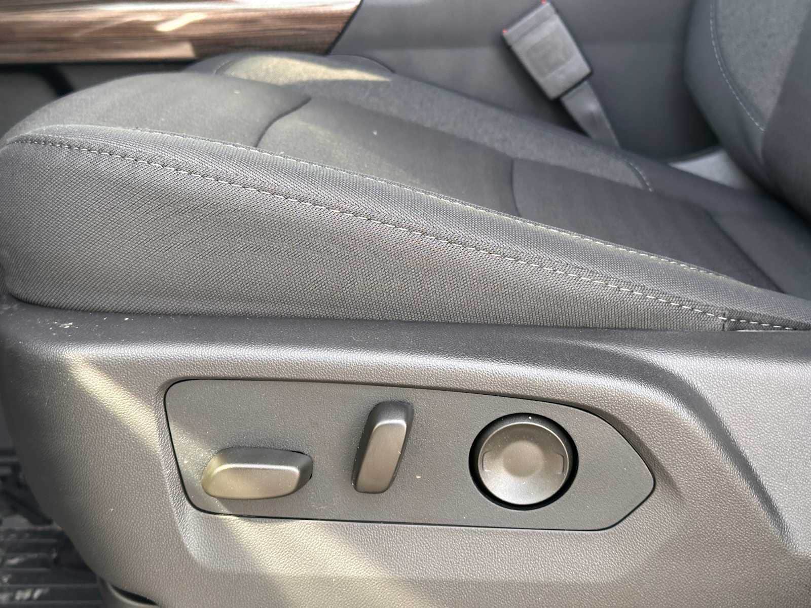 Thumbnail: 2026 Chevrolet Silverado 1500 - 6