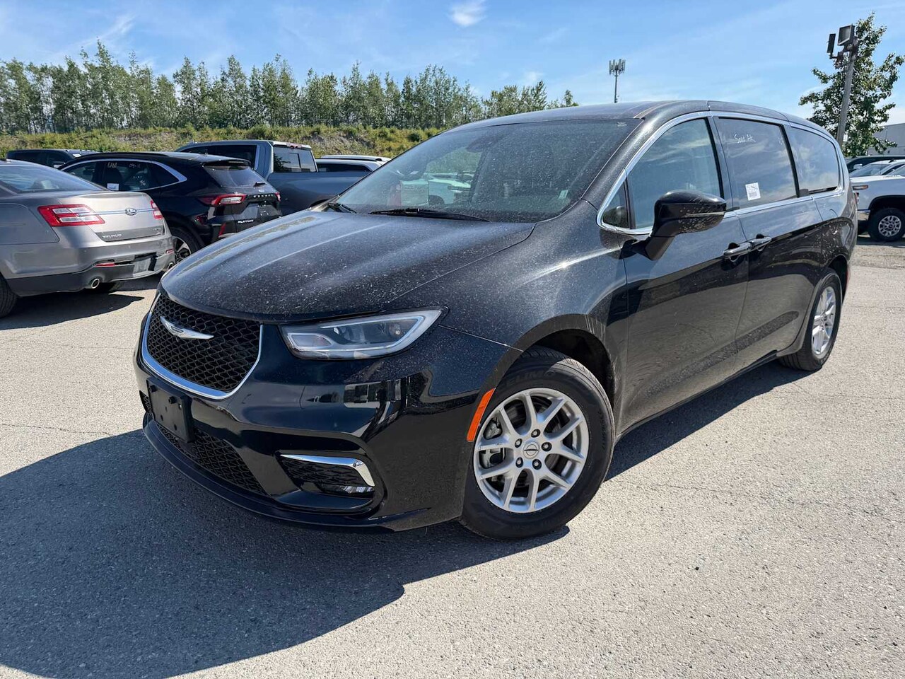 2023 Chrysler Pacifica Touring L - Image 1