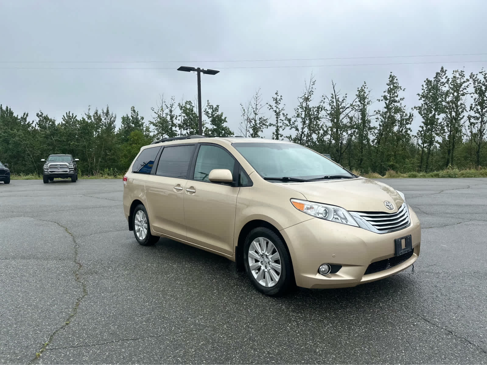 Thumbnail: 2012 Toyota Sienna - 9