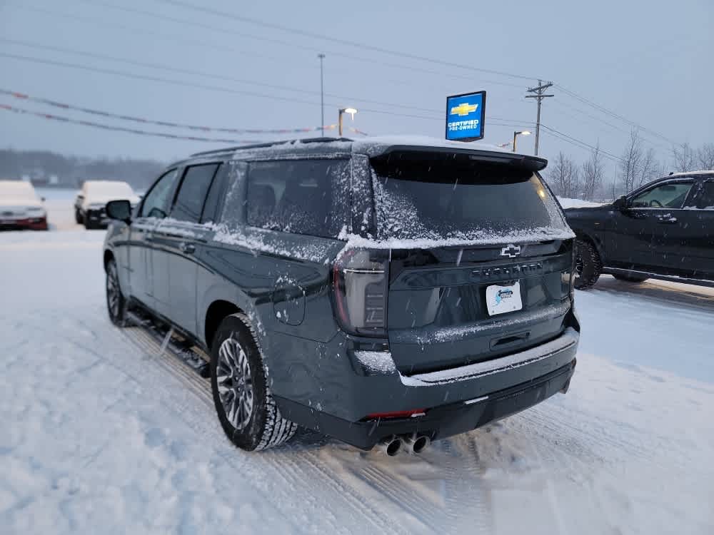 Thumbnail: 2026 Chevrolet Suburban - 3