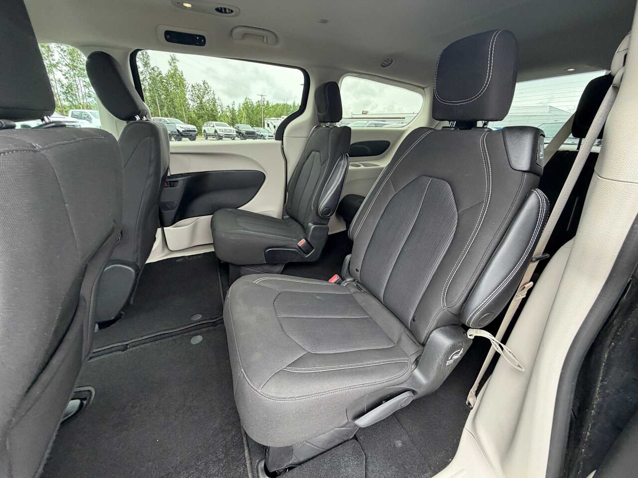 2023 Chrysler Voyager LX - Image 23