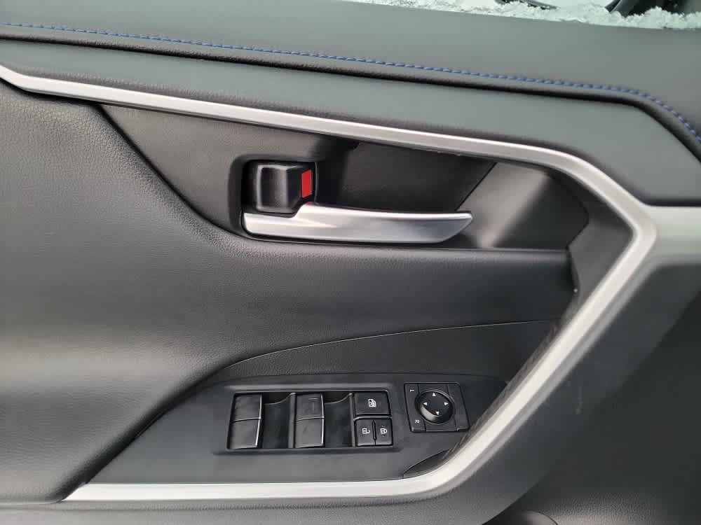 Thumbnail: 2021 Toyota RAV4 - 10