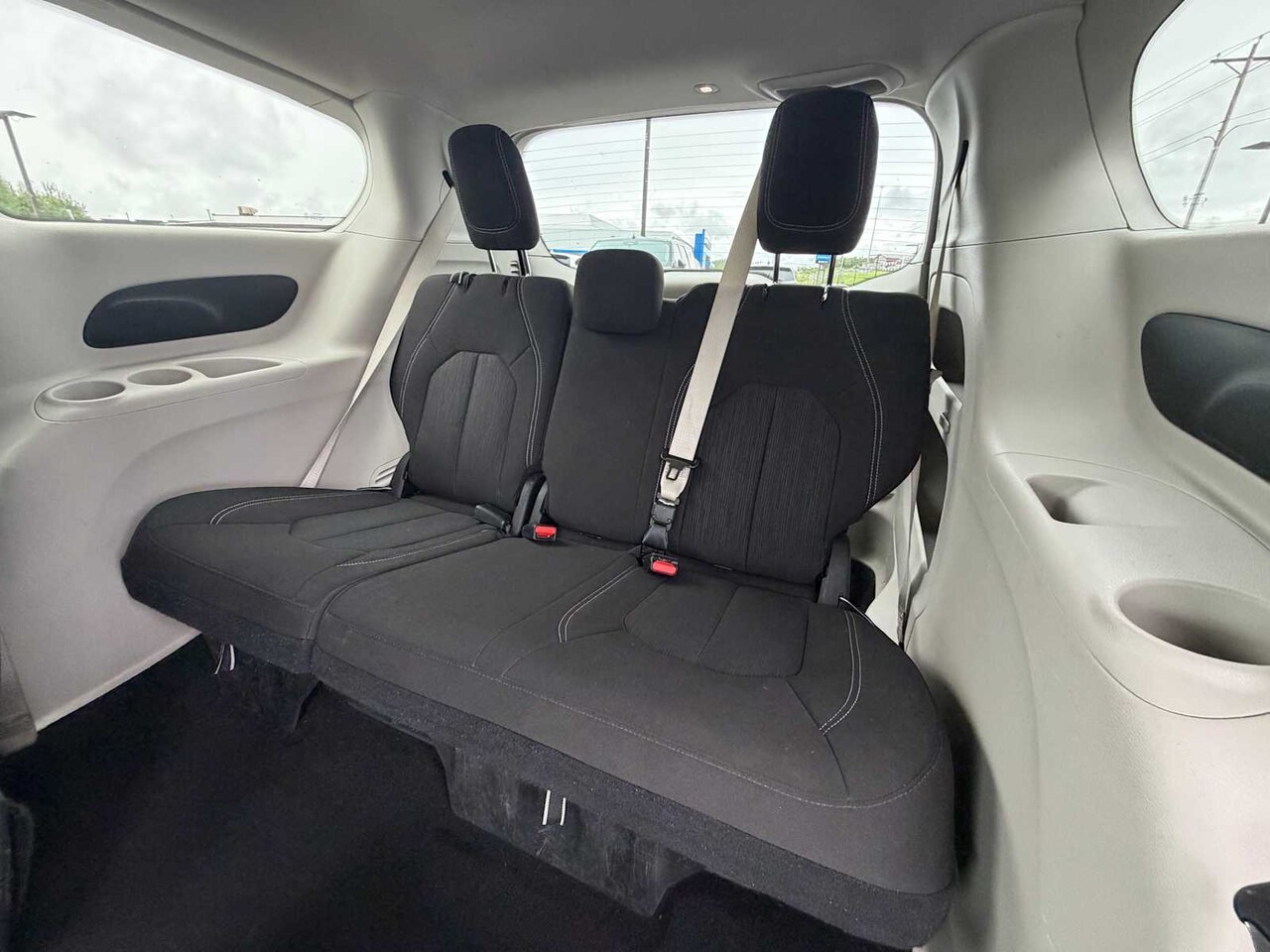 2023 Chrysler Voyager LX - Image 24