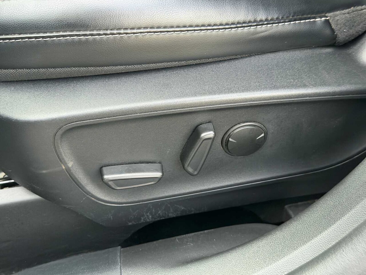 2025 Ford Escape Platinum - Image 5