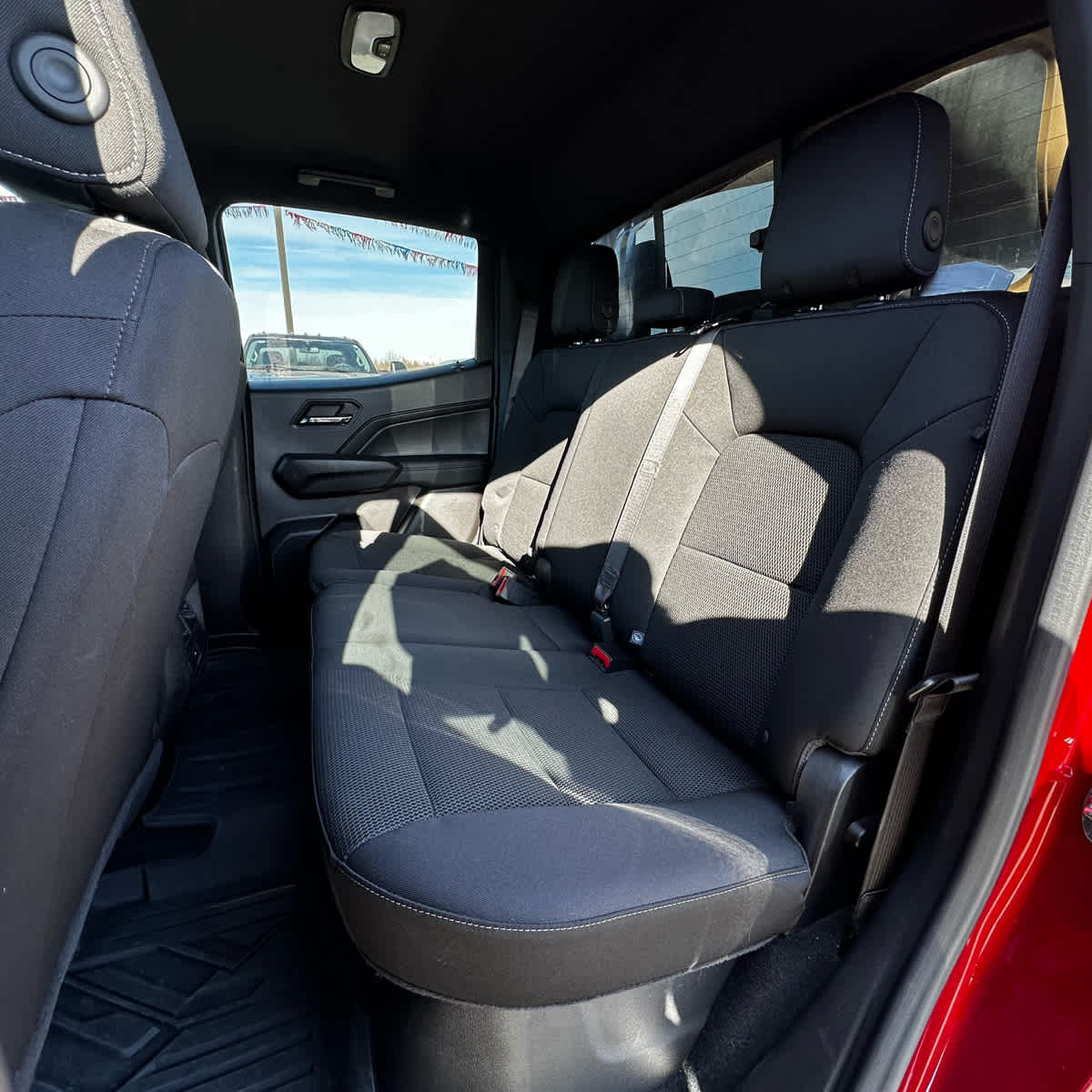 Thumbnail: 2023 Chevrolet Colorado - 21