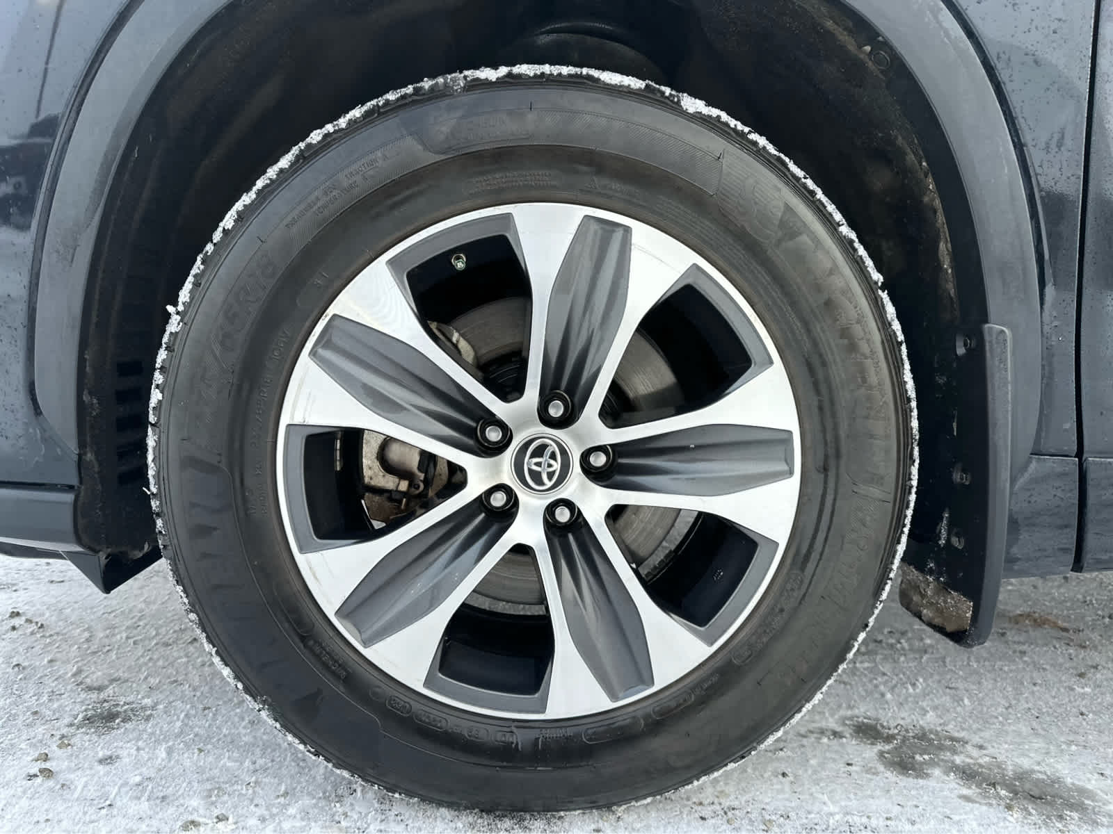 Thumbnail: 2021 Toyota Highlander - 10