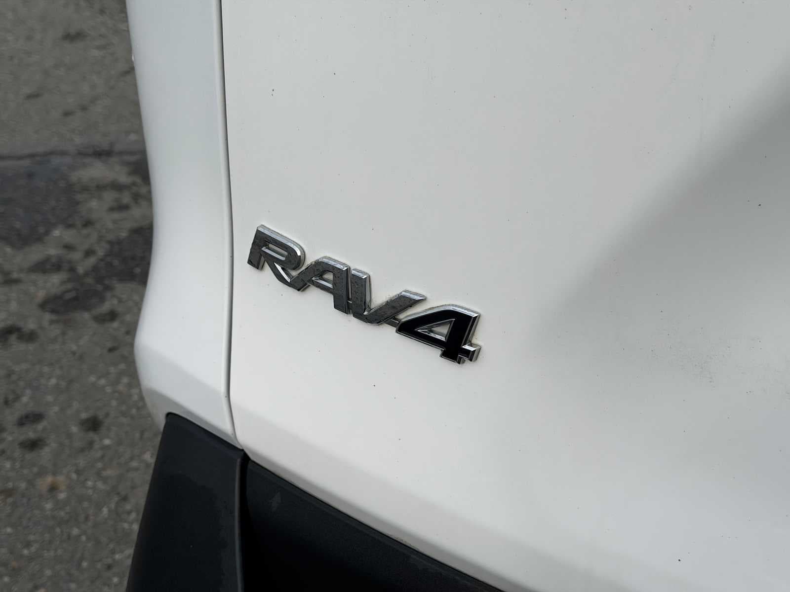 Thumbnail: 2023 Toyota RAV4 - 21