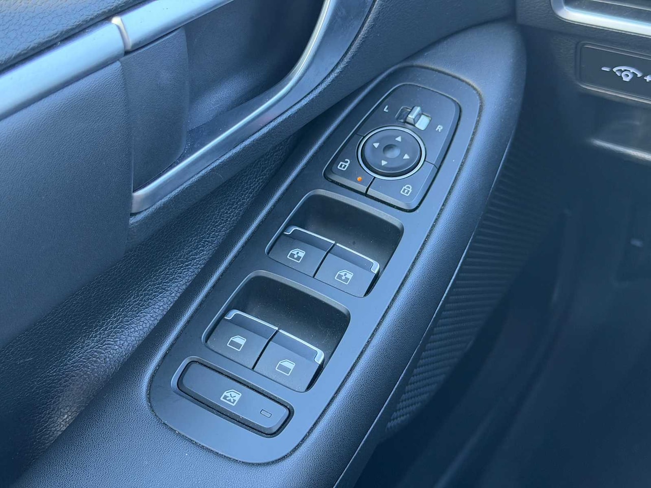2025 Hyundai Sonata SEL - Image 4