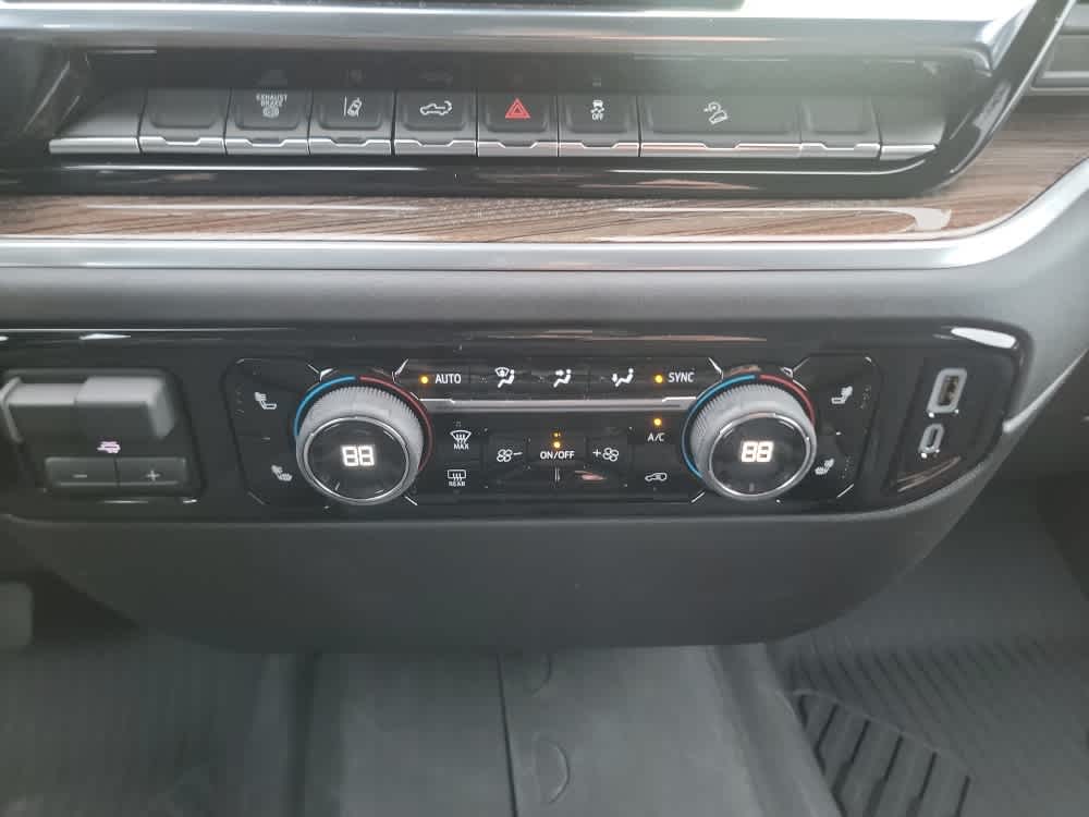 Thumbnail: 2026 Chevrolet Silverado 3500 - 17