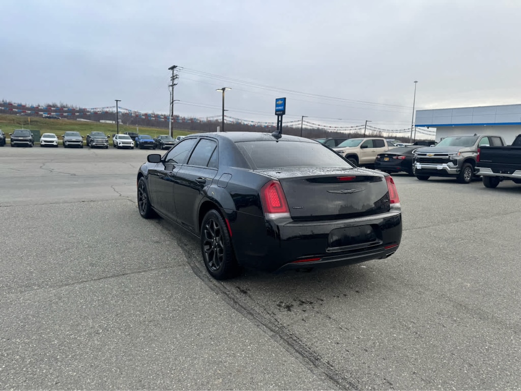 Used 2022 Chrysler 300 Touring