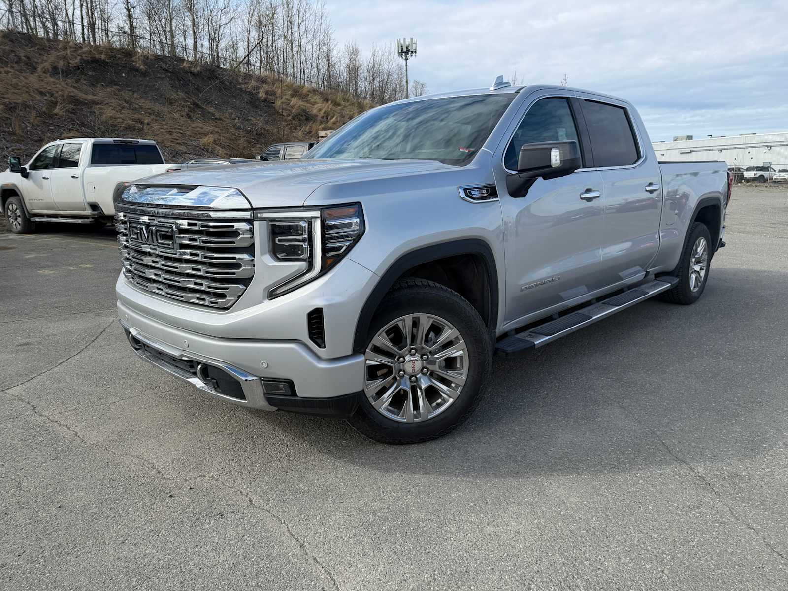 2022 GMC Sierra 4WD Crew Cab Short Box Denali's photo