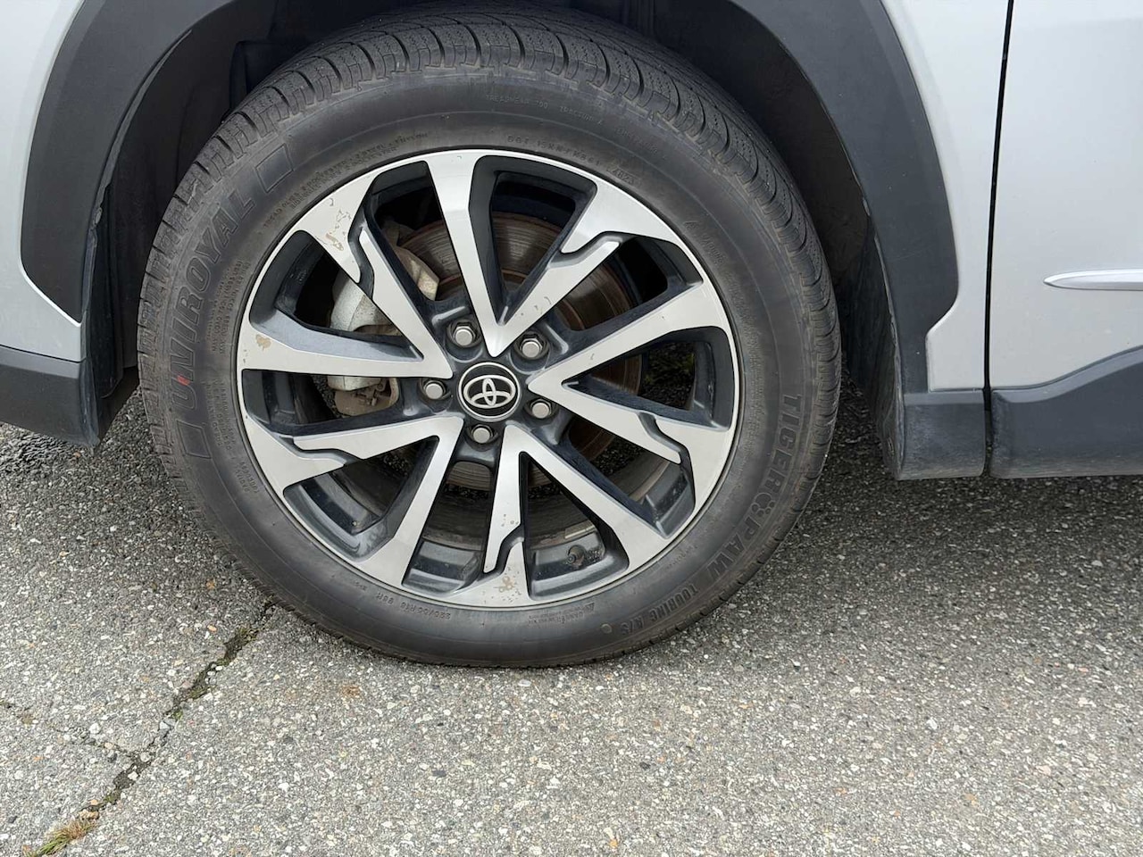 2024 Toyota Corolla Cross XLE - Image 17